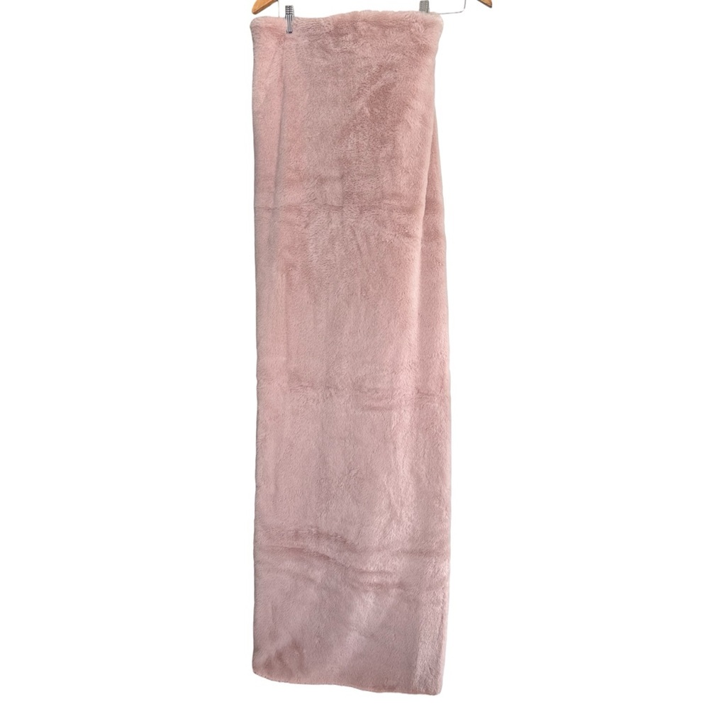 Blanc & Bleu Pink Faux Fur Plush Throw 50"x70"